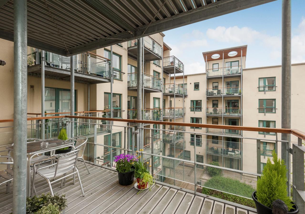 The Holyrood Road Residence Edinburgh Exterior photo