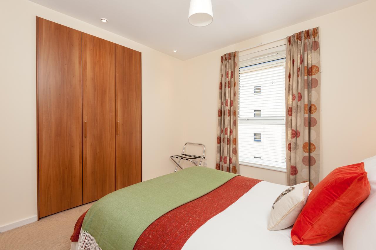 The Holyrood Road Residence Edinburgh Room photo