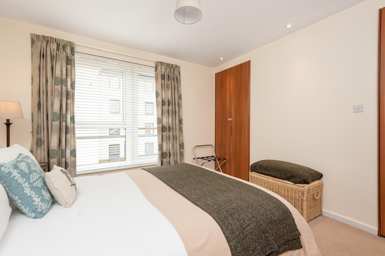 The Holyrood Road Residence Edinburgh Room photo